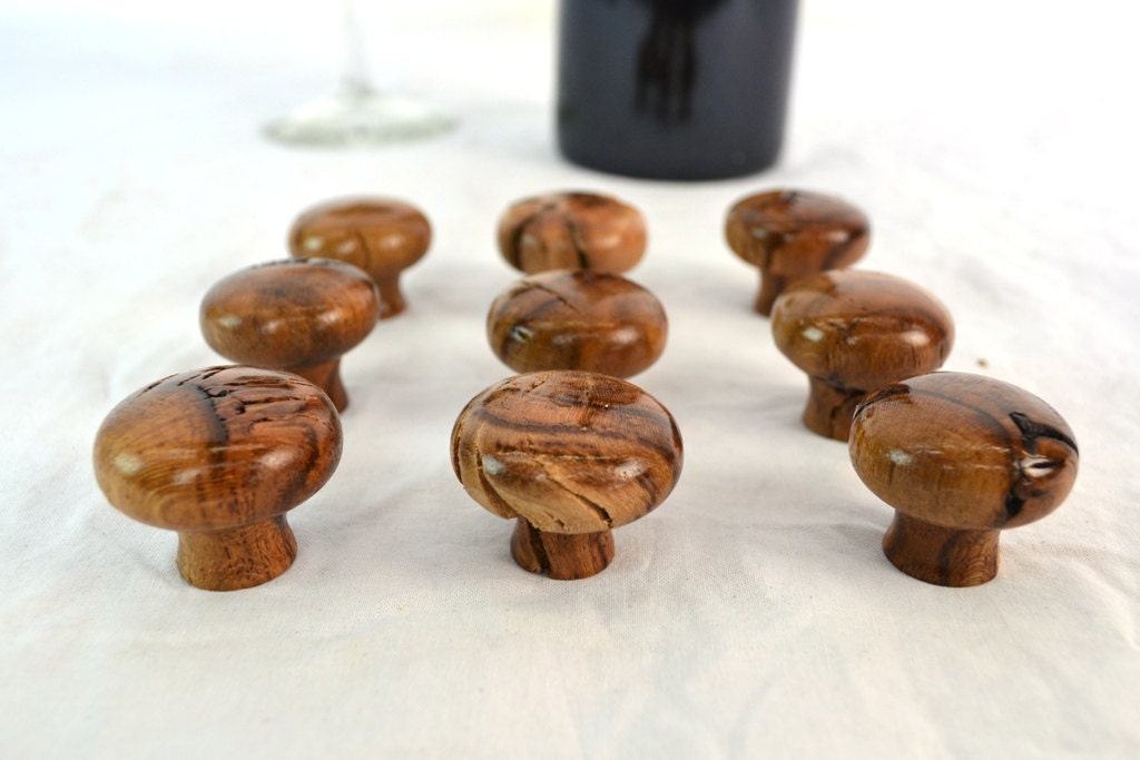 Grapevine Knobs - Vuci - Made of retired California grape vines - 100% Recycled!